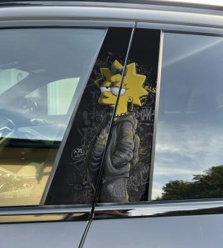 Naklejka na słupek auta LISA Simpson Folia Premium GRATIS