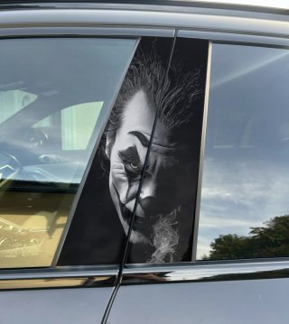Naklejka na słupek auta Joker BW Folia Premium GRATIS
