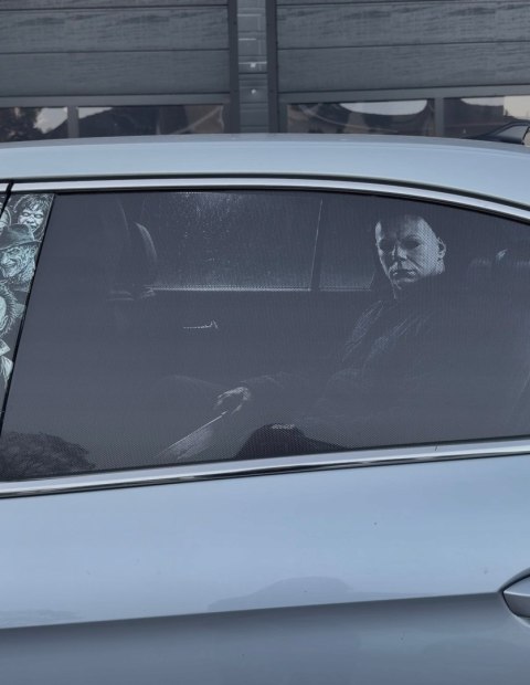 Who's Sitting Behind You? Naklejka na szybę Michael Myers One Way Vision